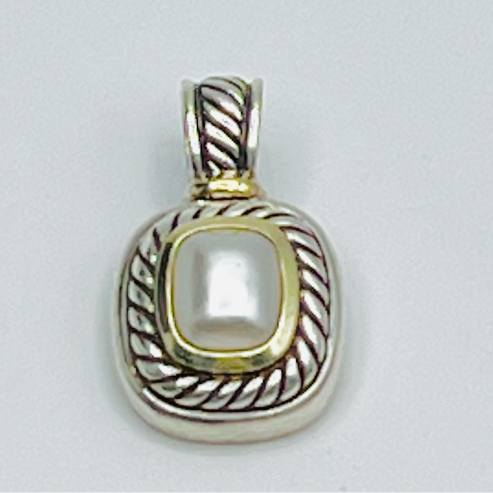 David Yurman Albion Pearl Pendant
Enhancer With Gold - Picture 5 of 8